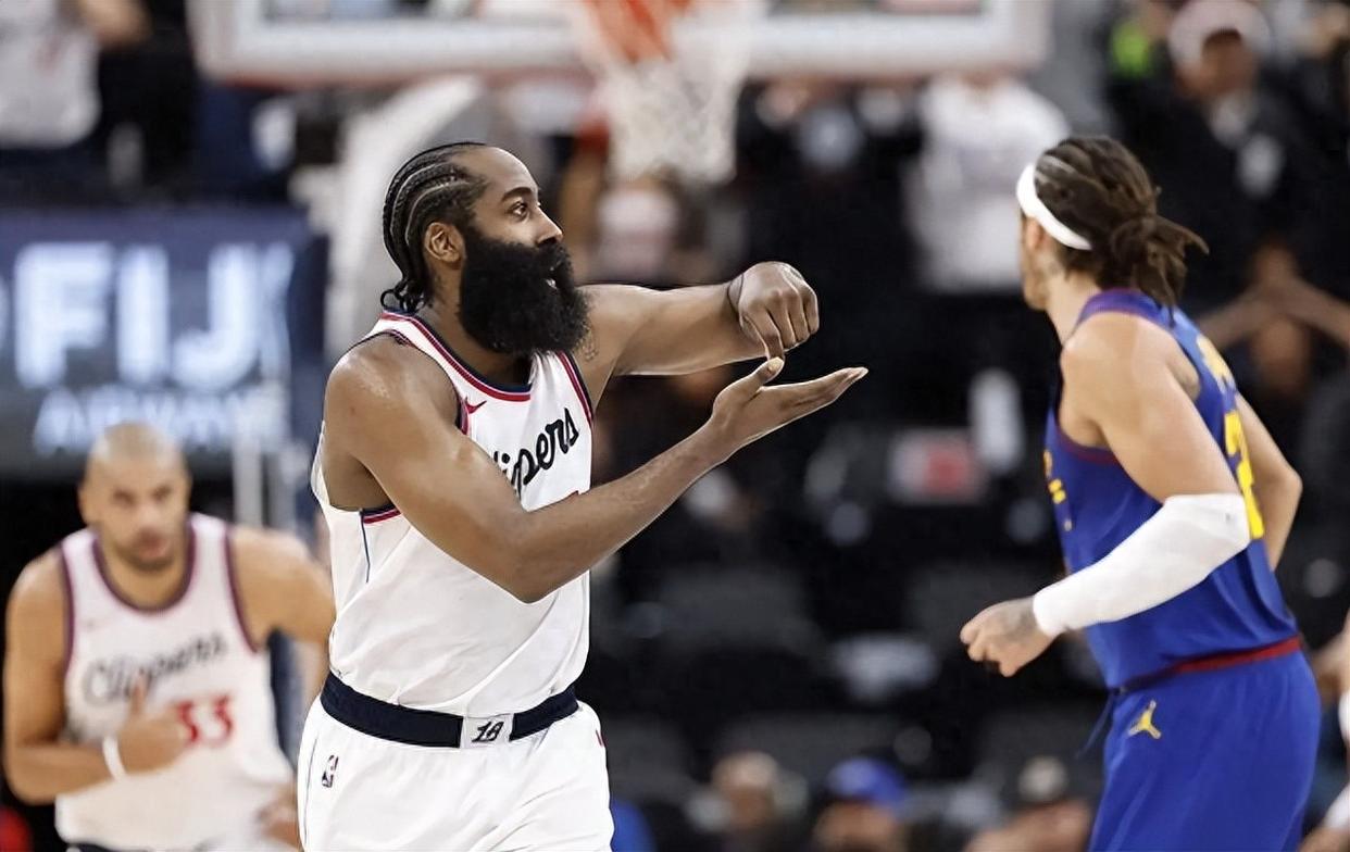 九游-包含今夜英超传出新动向，洛杉矶快船更衣室发声，管理层表态：质疑声仍在，赛程密集仍需轮换的词条