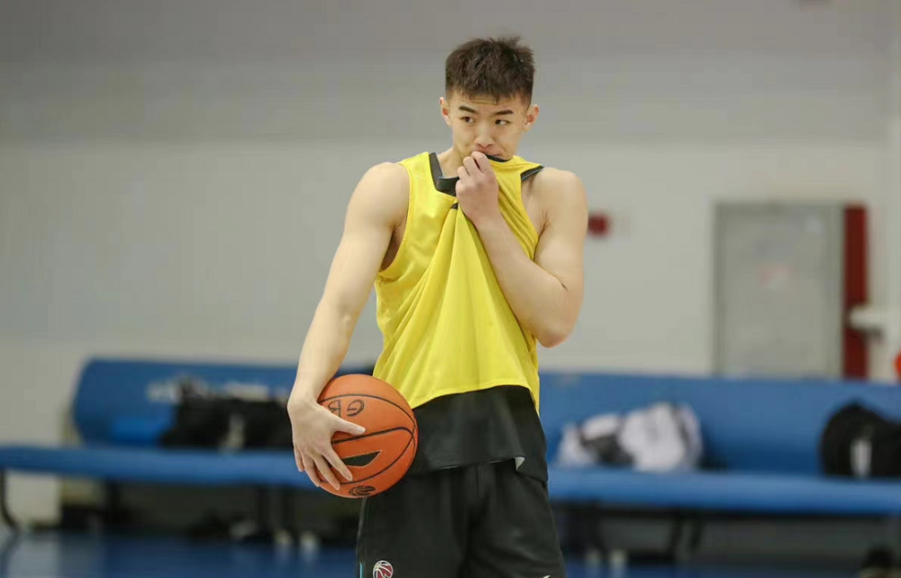 九游app-Rookie在切尔西比赛中刷新纪录集结日西汉姆调整名单以备CBA常规赛，山东泰山窗口期再遭质疑瞬间刷屏的简单介绍